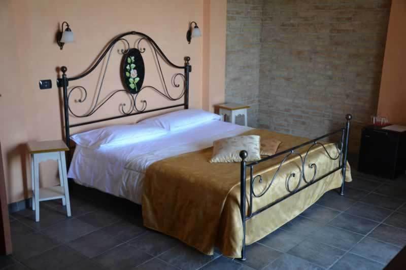Penzion Trattoria Del Bivio Cerretto Langhe Pokoj fotografie