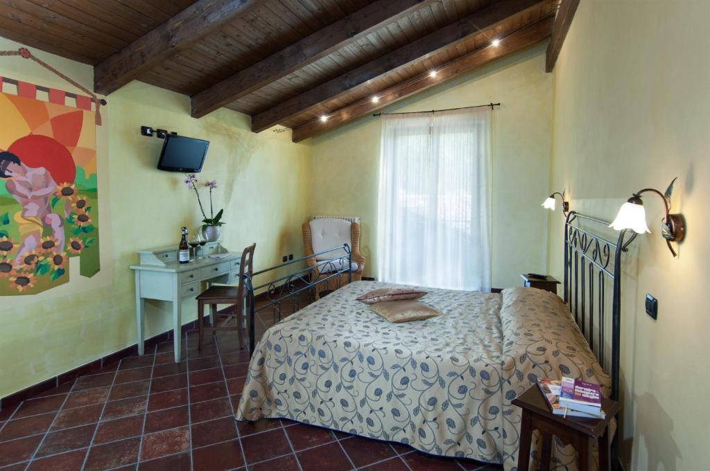 Penzion Trattoria Del Bivio Cerretto Langhe Pokoj fotografie