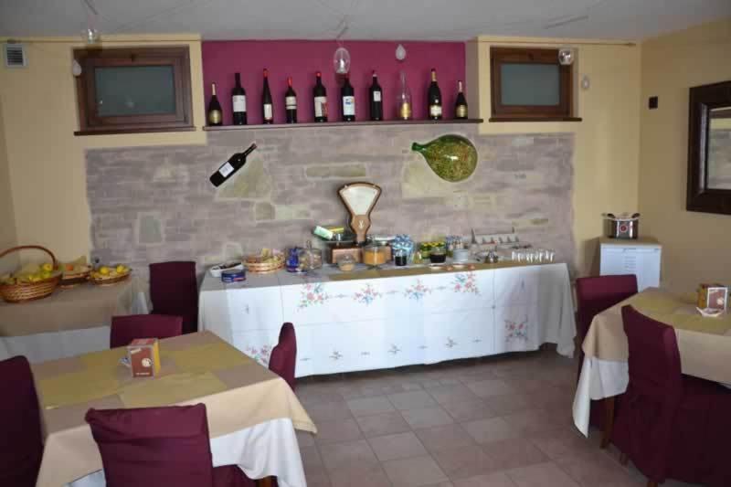 Penzion Trattoria Del Bivio Cerretto Langhe Exteriér fotografie