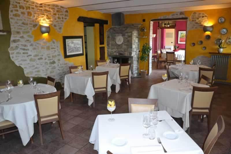 Penzion Trattoria Del Bivio Cerretto Langhe Exteriér fotografie
