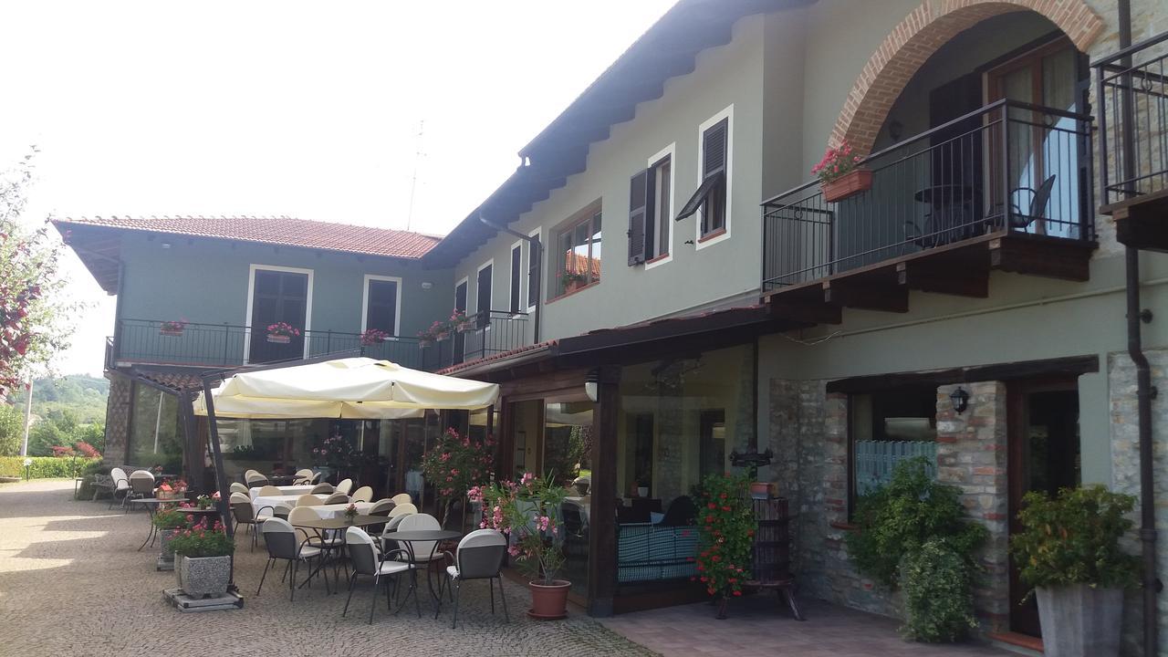 Penzion Trattoria Del Bivio Cerretto Langhe Exteriér fotografie